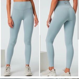 VUORI Chilled Out Legging CHALK BLUE SIZE large NWT Women's Performance